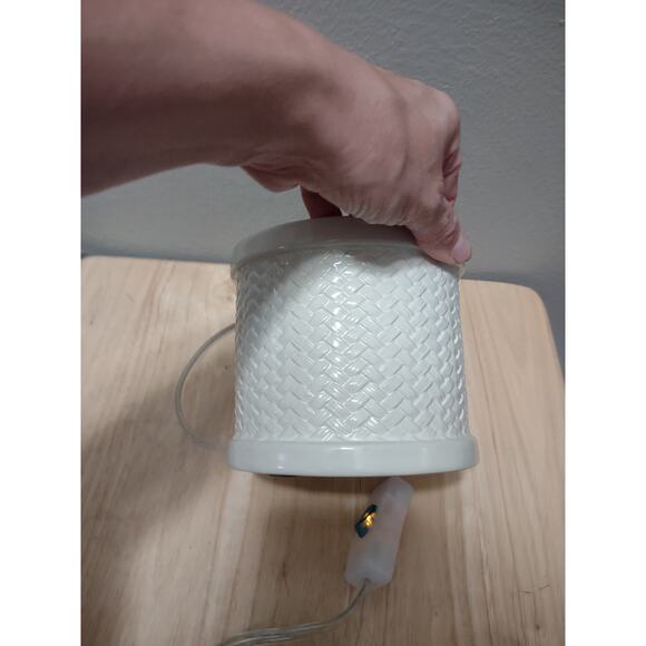Scentsy SPW-02 white ceramic Dove Weave 13W electric scented wax warmer - Picture 7 of 12